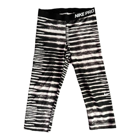 Nike Pants - Nike Pro Capris